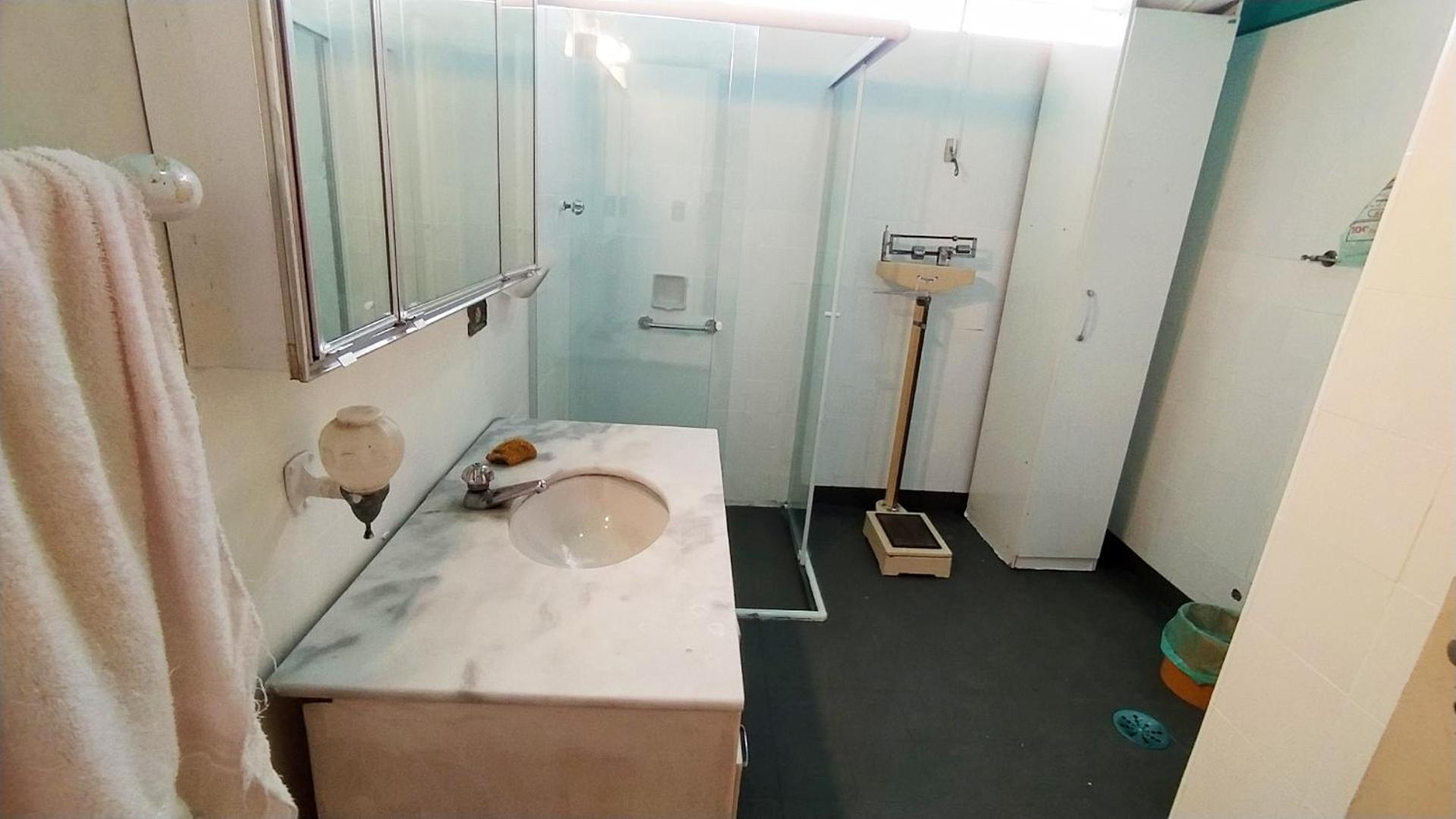 Quarto Duplo com Banheiro Compartilhado
