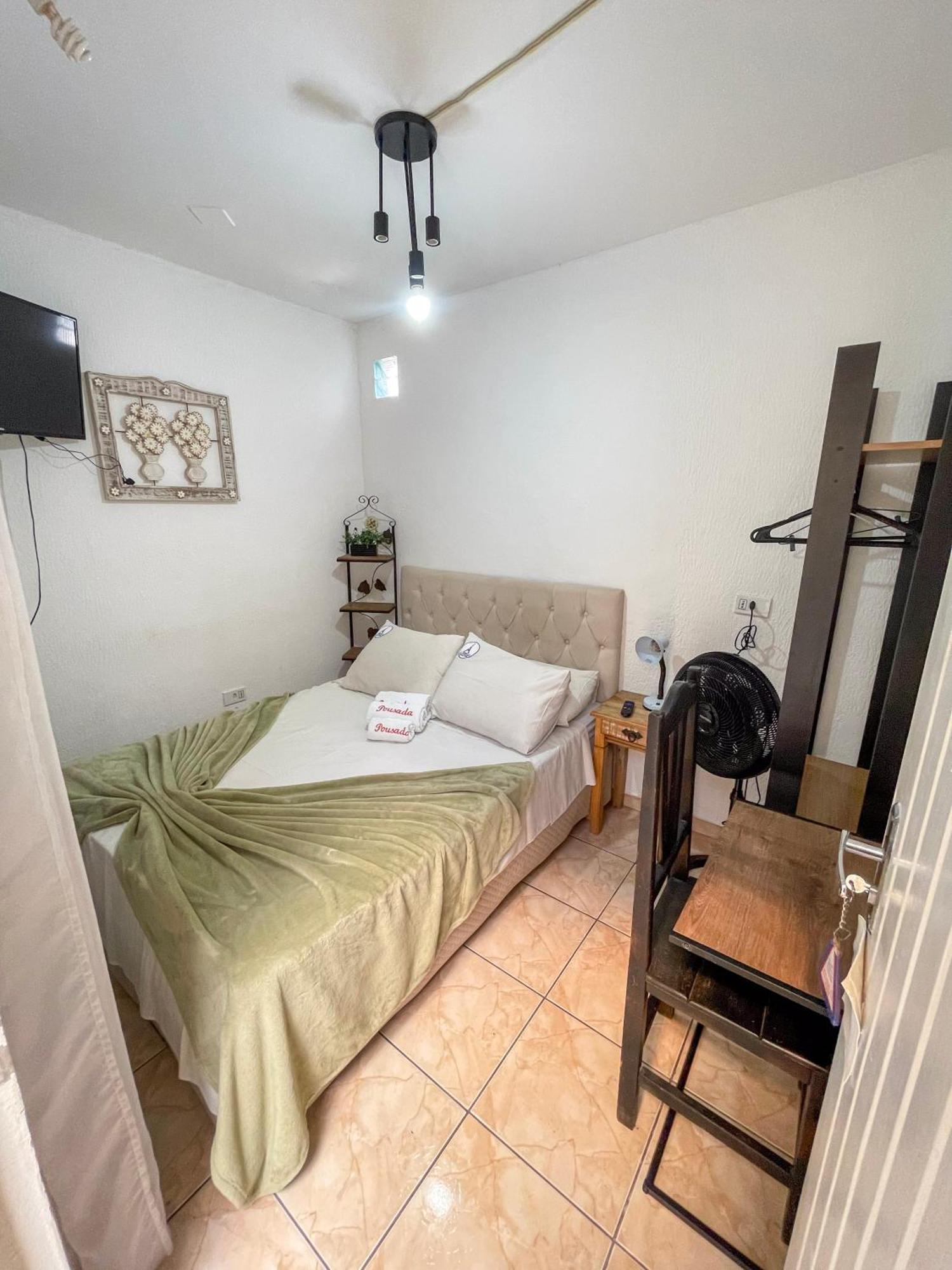 Quarto Duplo com Banheiro Compartilhado