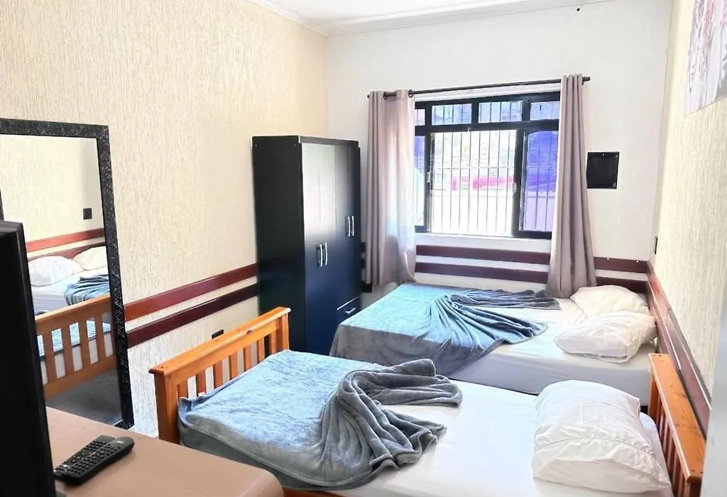 Hostheo Quarto 10 Triplo Na Liberdade Sp-1
